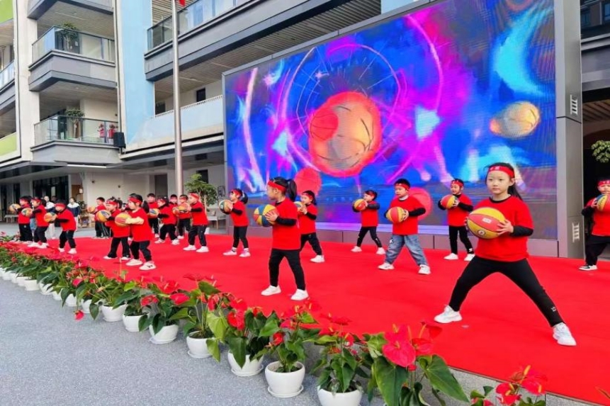 大班籃球跳繩展示。 渝北區悅來幼兒園供圖