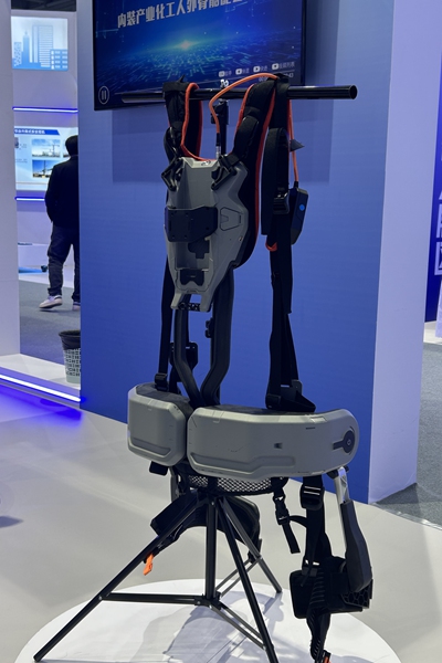 建筑助力外骨骼機器人。唐鑫攝