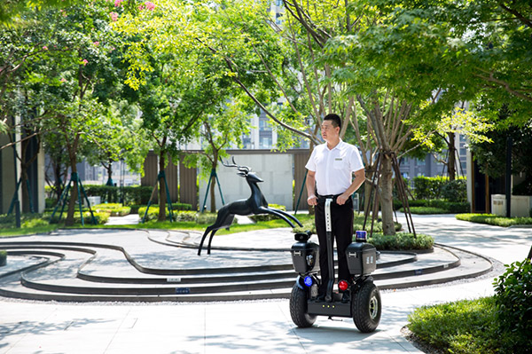 聯發物業人員日常巡邏。聯發供圖