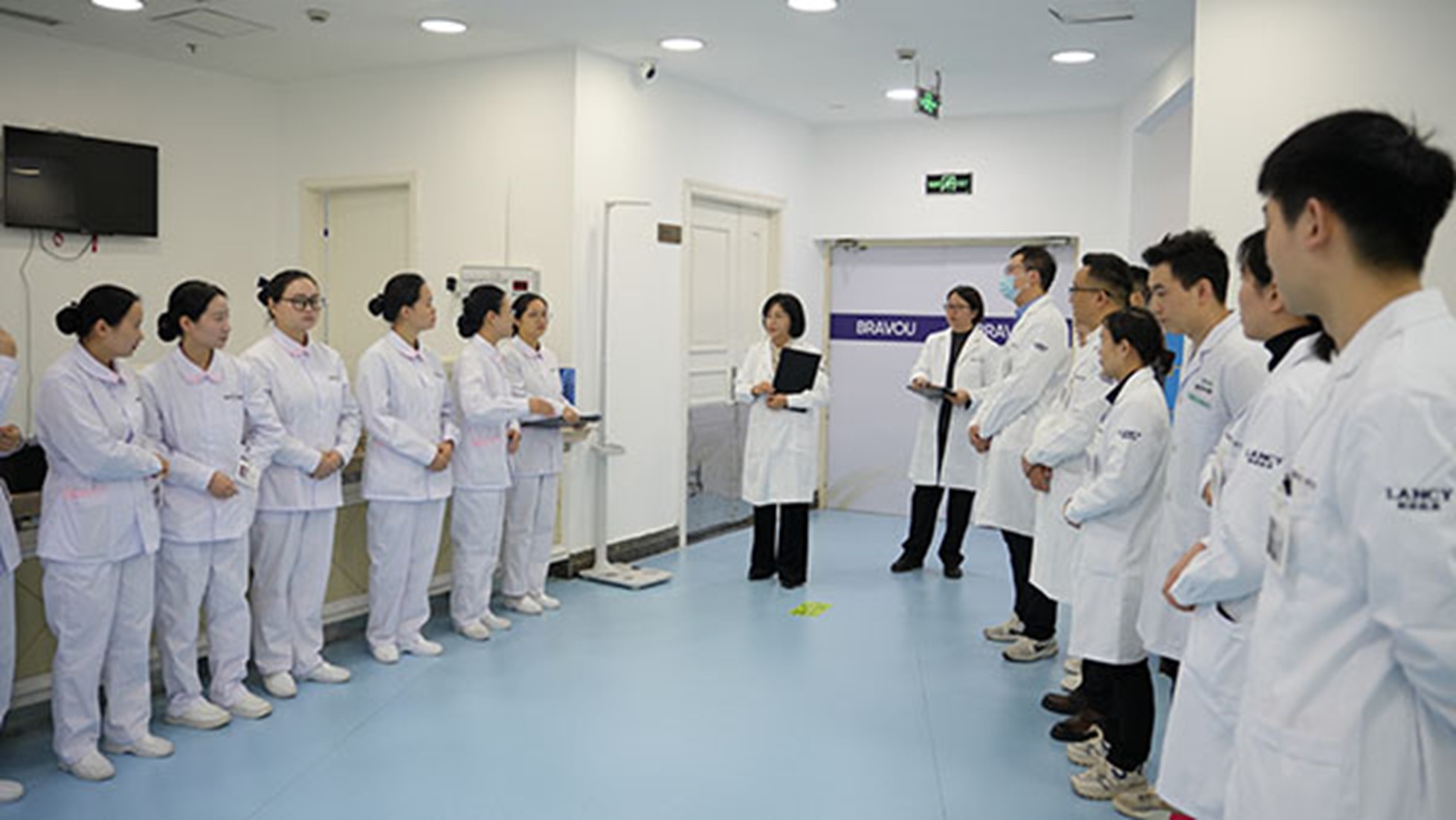 認證評審現場。重慶米蘭柏羽時光整形美容醫院供圖