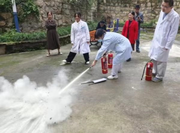 消防演練。田中芬攝