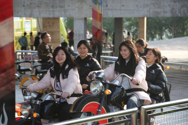 游客在景區游玩。楊孝永攝