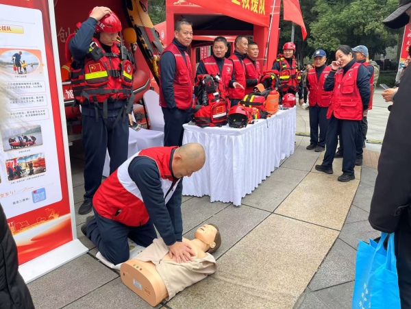 志愿集市現場。任峰攝