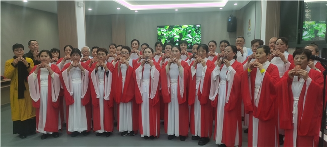 集體塤樂吹奏表演。大渡口區社區教育學院供圖