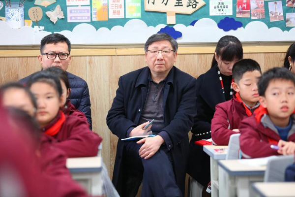 專家開展“課堂觀察”。學校供圖