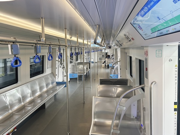 璧銅線列車內部。唐鑫攝