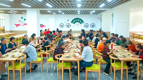 服務聯合體內設置了慈善愛心老年食堂。秀山縣民政局供圖