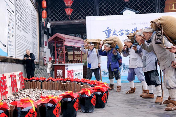 背鹽非遺傳統活動。受訪單位供圖