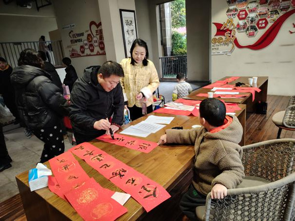 “鄰里迎新計劃”活動現場。華僑城物業重慶公司供圖