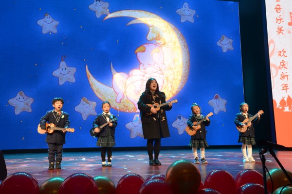 尤克里里《小星星》。渝中區蒙正幼兒園供圖