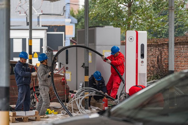 超充站建設現場。國網重慶永川供電公司供圖