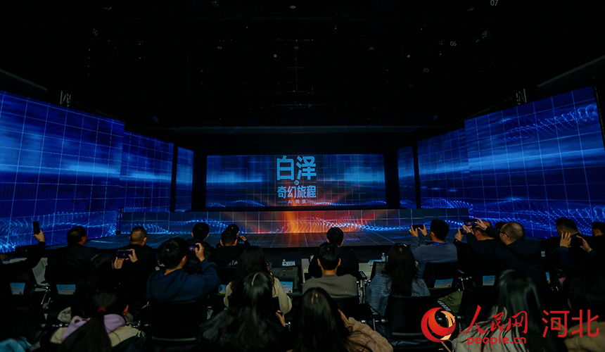 人民網AI節目演出。人民網記者 周博攝