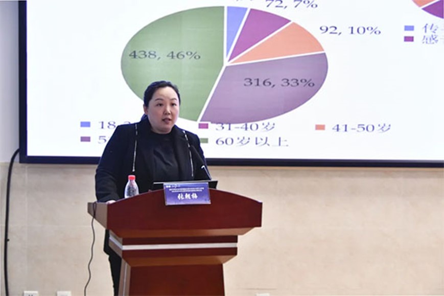 張朝梅做課題分享。重慶仁品耳鼻喉醫院供圖