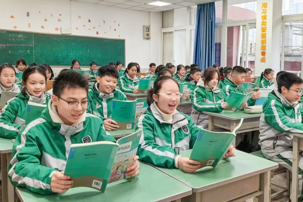 第九十五初級中學校學生認真學習。大渡口區融媒體中心供圖