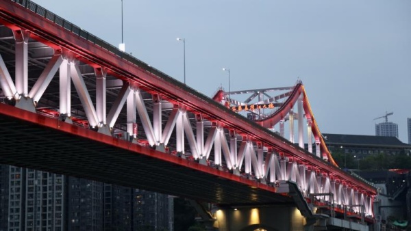 重慶市曾家巖嘉陵江大橋。重慶設計集團有限公司市政設計研究院供圖