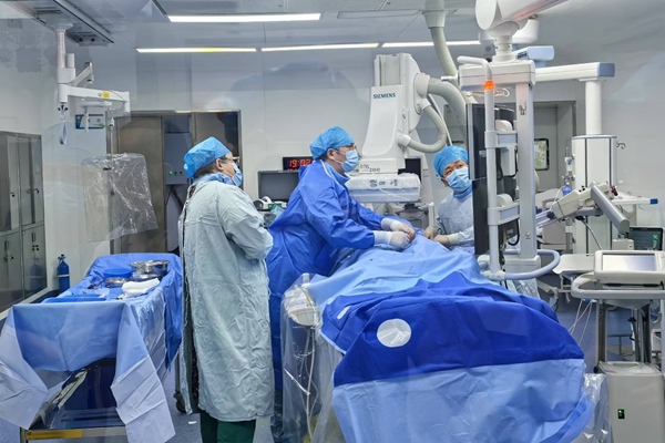 手術現場。重醫附二院供圖