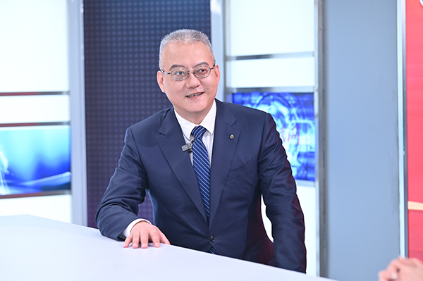 周濤做客人民網重慶頻道、成渝發布“人民會客廳——2025重慶兩會高端訪談”。鄒樂攝