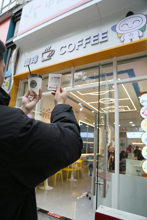 “體彩+咖啡”特色主題店。重慶體彩供圖