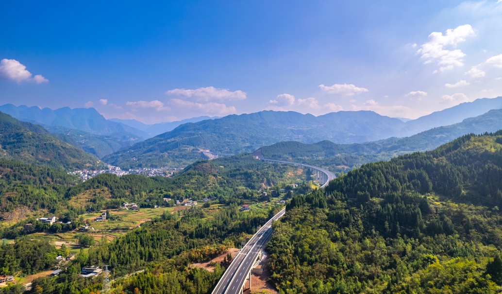 巫云開高速。譚開聞攝