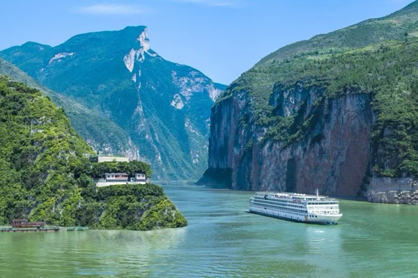 黃金游輪過瞿塘峽。黃金游輪供圖