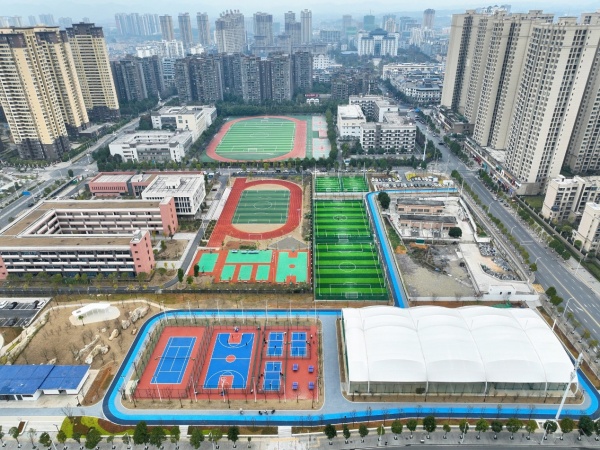 航拍鏡頭下的全民健身中心。楊維 攝