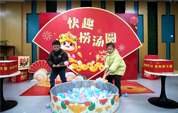 孩子們參與益趣活動。向成國攝