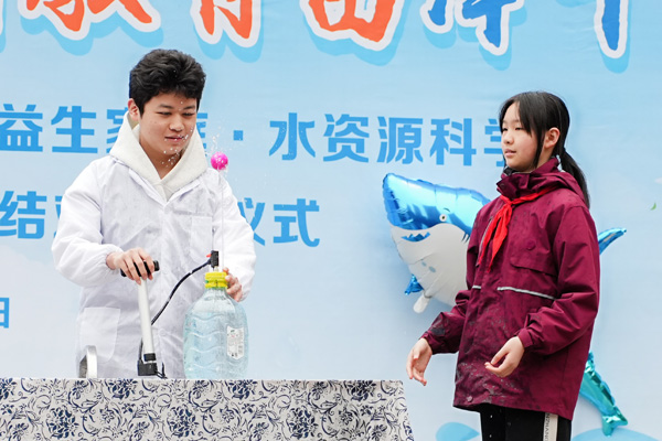 水球實驗。川益小學供圖