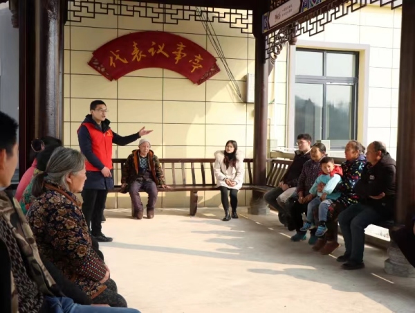 建興村召開代表議事會。清水土家族鄉供圖