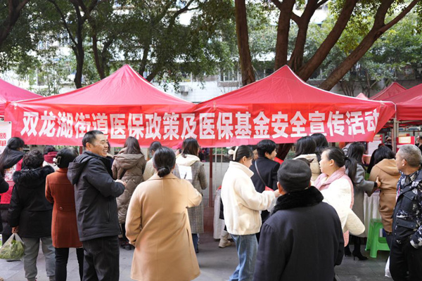 現場還設置了政策宣傳專區，幫助求職者了解政策。主辦方供圖