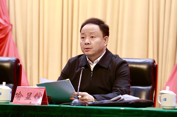 南岸區委副書記、區政府區長、重慶經開區黨工委副書記、管委會主任喻顯鑌主持大會。唐文蕤攝