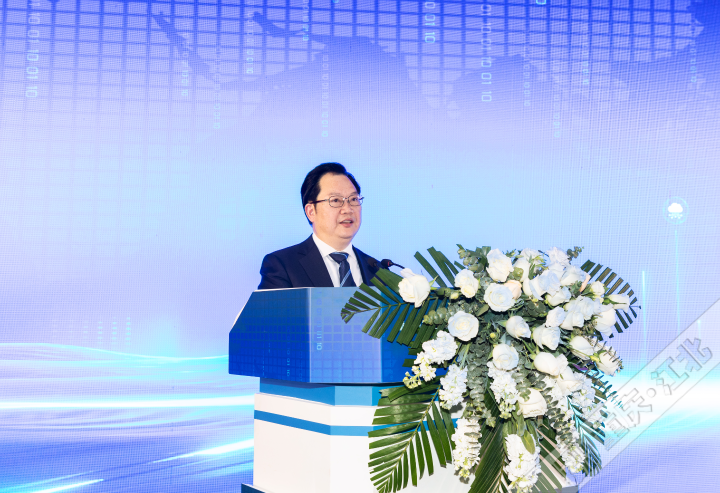 重慶理工大學黨委書記康騫致辭。江北區委宣傳部供圖