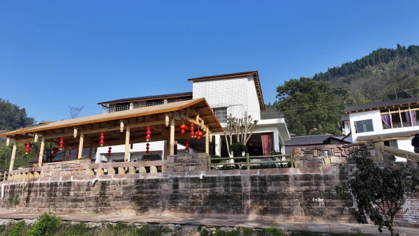 秉持“一戶一設計”理念，助力村民打造“歸園田居”。大足區融媒體中心供圖