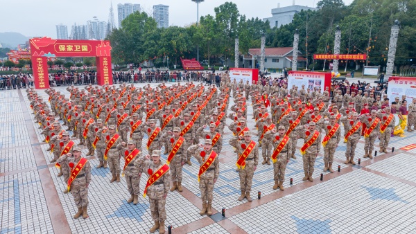 新兵奔赴軍營。大足區融媒體中心供圖