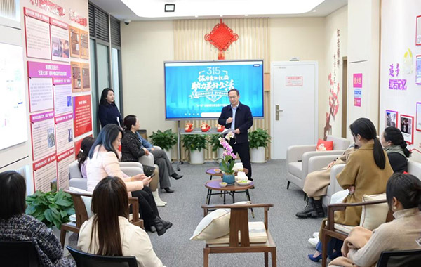 高管講消?；顒蝇F場。郵儲銀行重慶分行供圖