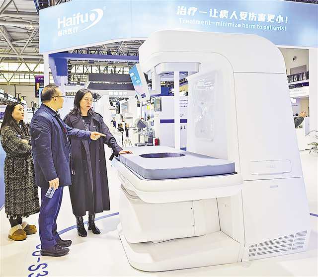 海扶刀婦科乳腺專用機JCU系列新品首次亮相。記者 李珩 攝/視覺重慶