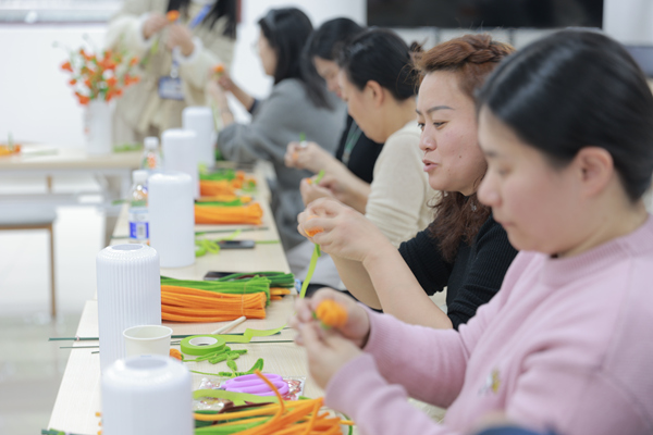 手工DIY活動。重慶市文化宮供圖