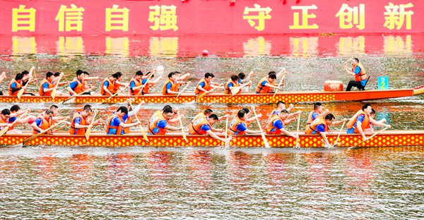 龍舟賽。龔長浩攝