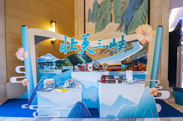 現場文創產品等展示?；顒臃焦﹫D