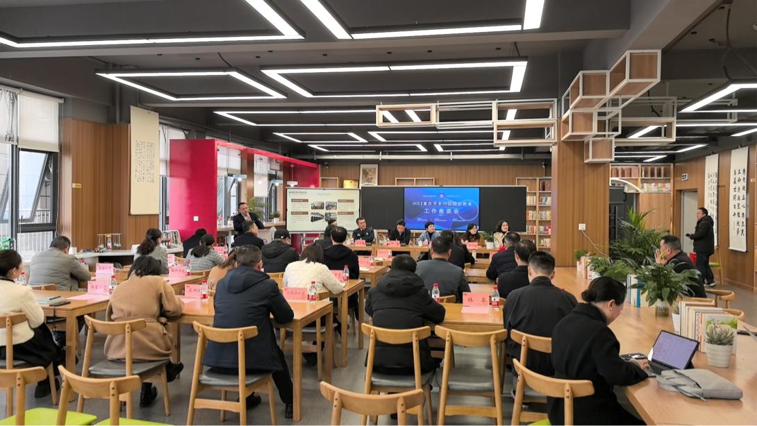 座談會現場。重慶華繡中等專業學校供圖