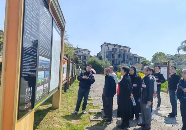 考察學習。李曉莉攝