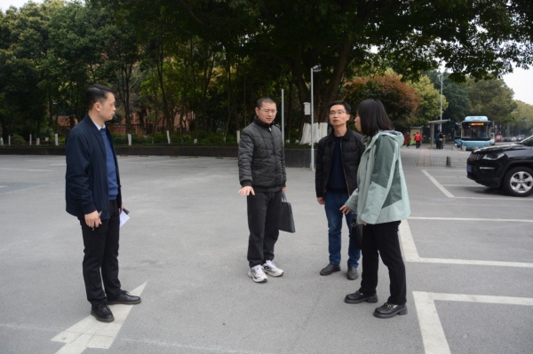 巡察組現場勘察長空路社區浩博天地人行道整改情況。劉航宇攝