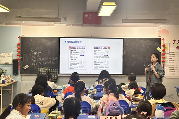 講座現場。重慶松山醫院供圖