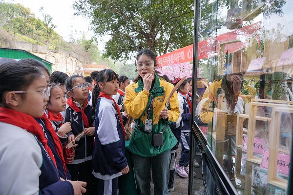 小朋友們參加愛鳥周活動。重慶市林業局供圖
