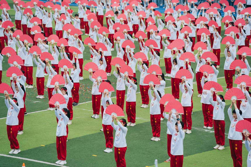 《扇動東方韻·舞動少年魂》。育才中學供圖