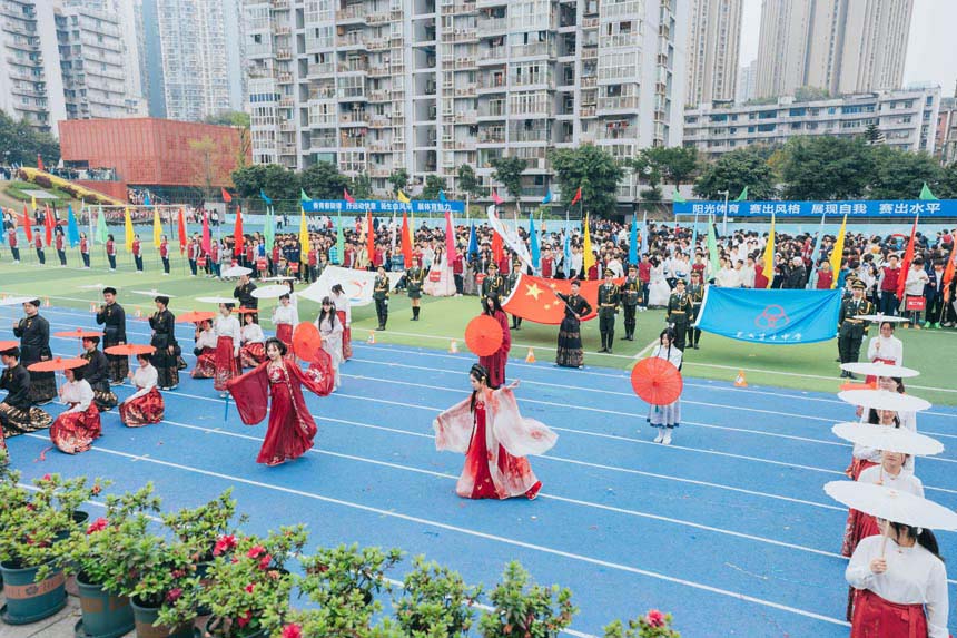 漢服表演。育才中學供圖