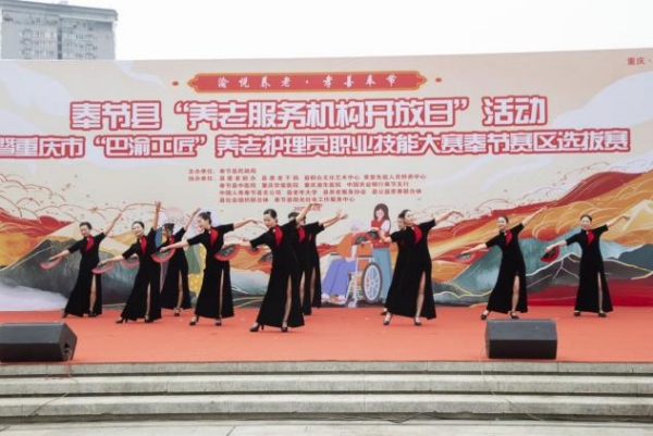 老年才藝展示大賽。陳登俊攝