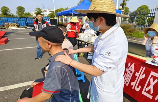 義診活動現場。重慶松山醫院供圖