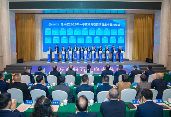 簽約現場。侯本艷攝