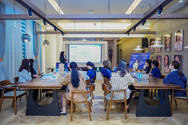 活動現場。重慶星榮整形外科醫院供圖