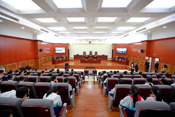 模擬庭審現場。萬岳樂攝